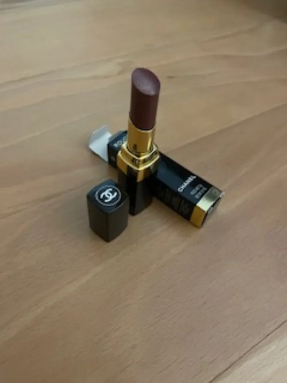 Rouge Coco Shine Hydrating Sheer Lipstick in Cavaliere nr 65